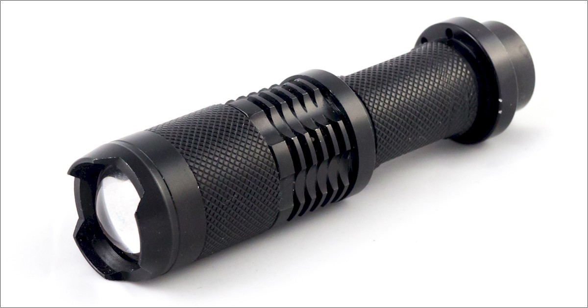 handheld flashlight with zoom focus